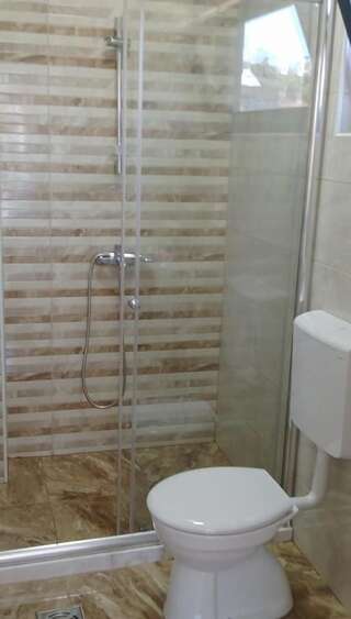 Отель GARNİ HOTEL LANA Добра-Вода Трехместный номер-14