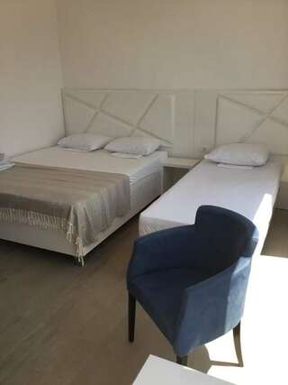 Отель GARNİ HOTEL LANA Добра-Вода Трехместный номер-37