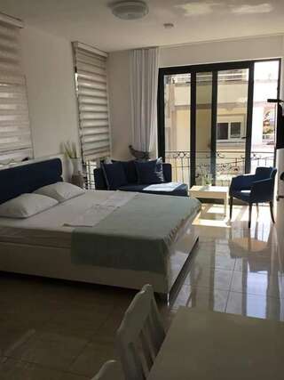 Отель GARNİ HOTEL LANA Добра-Вода Трехместный номер-42